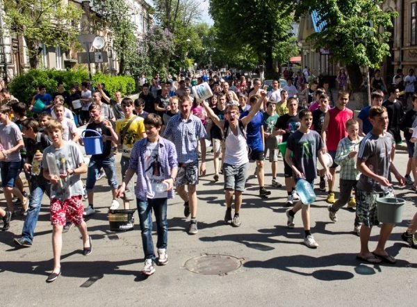 «Водяні маньяки»: як великодню забаву перетворили на хуліганство. ФОТО