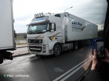 Черга з вантажівок на пункті пропуску «Ягодин-Дорогуськ» розтягнулась на 20 кілометрів