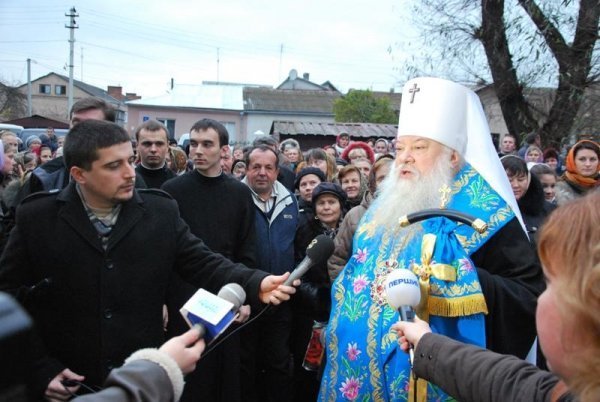 Як  у Луцьку «віпи» поклонялися Єрусалимській Плащаниці 