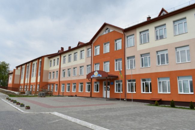 Будівництво спортивного та актового залів, їдальні та нової котельні в школі села Вербка Волинської області