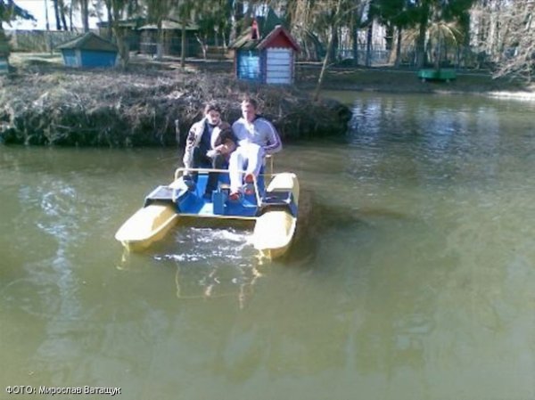 У Луцькому зоопарку відновили катамаран
