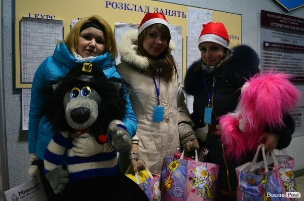 На Фабриці святого Миколая у Луцьку згуртували майже півтисячі волонтерів. ФОТО