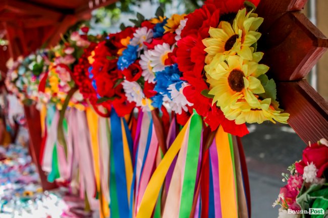 Народні розваги і море людей: в центрі Луцька «гуляє» етнофестиваль. ФОТО 