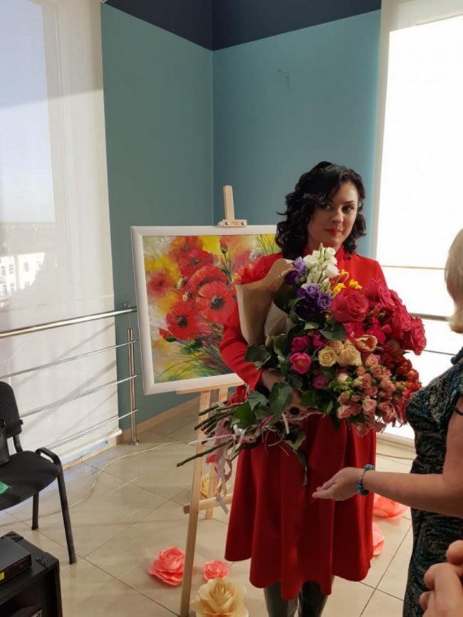 У луцькому ЦУМі – виставка картин відомої художниці. ФОТО