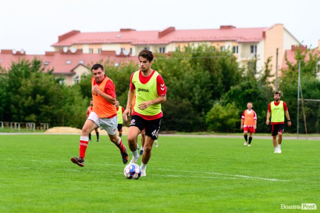 «Поступилися «Волині»: як журналісти відбігали матч проти футболістів луцького клубу. ФОТО