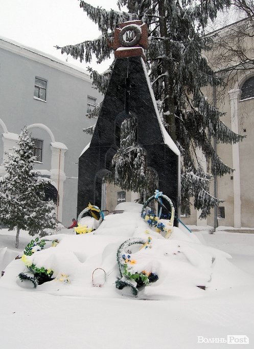 Як Луцьк замело снігом. ФОТО