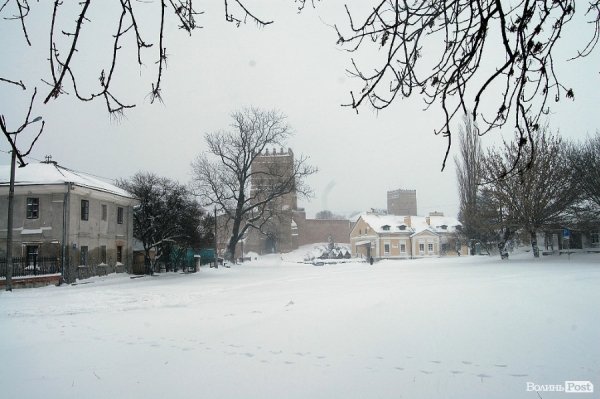 Як Луцьк замело снігом. ФОТО