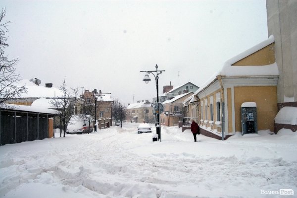 Як Луцьк замело снігом. ФОТО