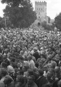 Перший мітинг на Замковій площі у Луцьку, 23 липня 1989 року. Віктор Чухрай