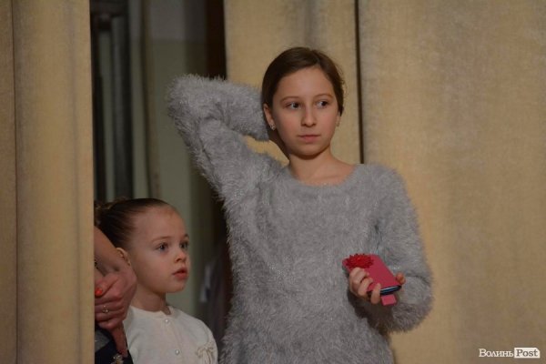 Луцьку сцену запалювали «різдвяні зірочки». ФОТО. ВІДЕО