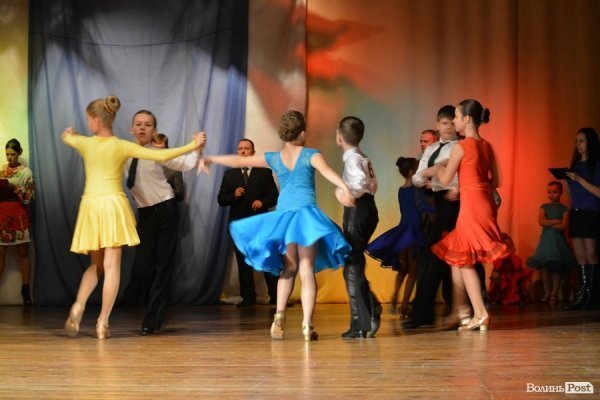 Луцьку сцену запалювали «різдвяні зірочки». ФОТО. ВІДЕО