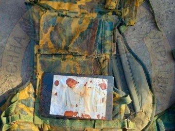 Тканина згнила, а пластини проіржавіли: росіянам видають списані бронежилети. ФОТО