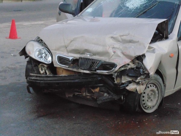 Аварія у Луцьку: троє постраждалих. ФОТО