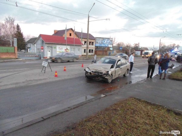 Аварія у Луцьку: троє постраждалих. ФОТО