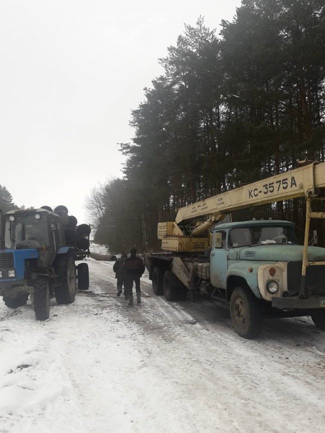 На трасі Луцьк-Ковель поліція зловила крадіїв труб. ФОТО