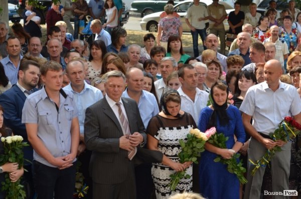 На будинках полеглих героїв АТО вивісили пам’ятні знаки. ФОТО