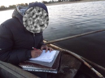 На Волині викрили браконьєрів, які на озері ловили рибу сітками