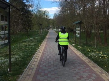 У Луцьку муніципали патрулюватимуть центральний парк на велосипедах