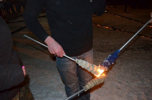 У центрі Луцька на честь Героїв Крут палав тризуб. ФОТО. ВІДЕО