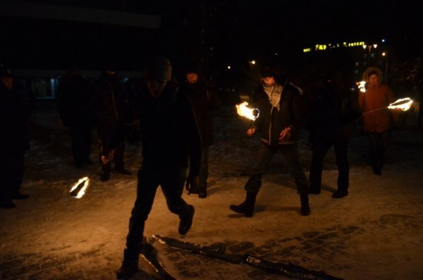 У центрі Луцька на честь Героїв Крут палав тризуб. ФОТО. ВІДЕО