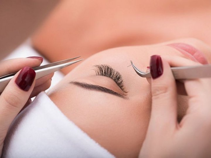 Чи можна нарощувати нижні вії?