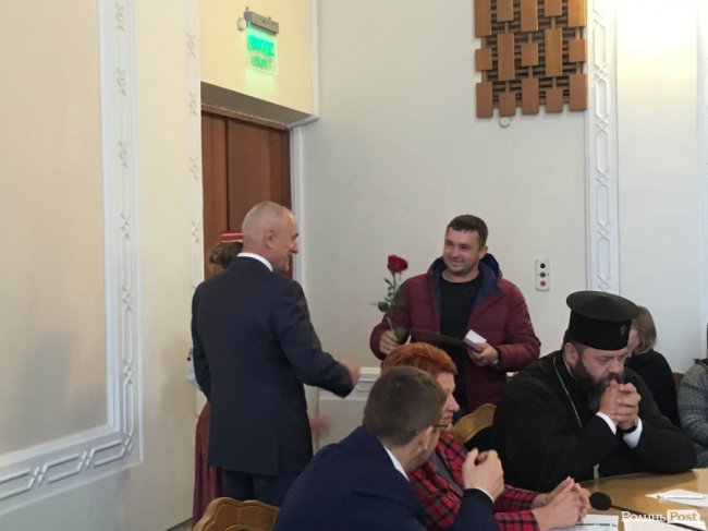 У Луцьку нагородили «заслужених» діячів, «відмінних» волонтерів і професіоналів. ФОТО