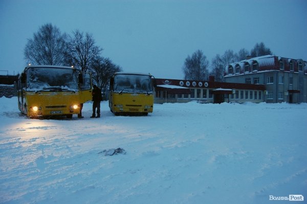 Сніг у Луцьку: вулиця Львівська. ФОТО