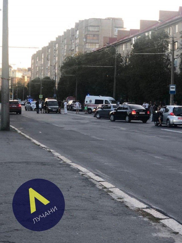 У Луцьку дитина потрапила під колеса автомобіля, – ЗМІ. ФОТО