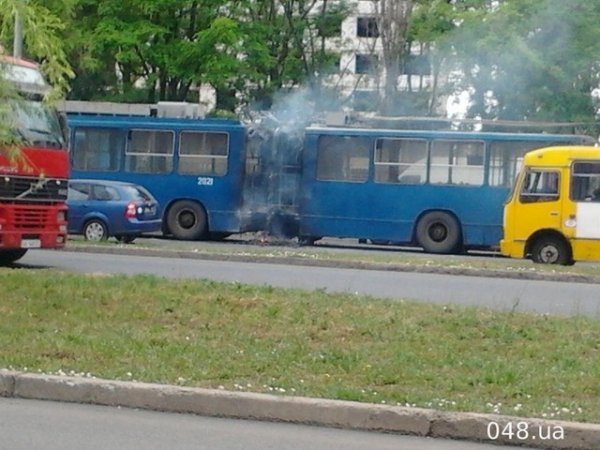 В Одесі загорівся тролейбус. ФОТО