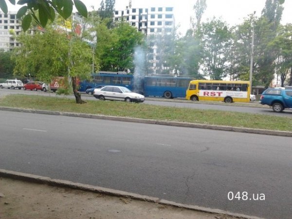 В Одесі загорівся тролейбус. ФОТО