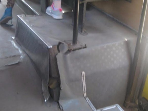 У Луцьку їздить маршрутка з діркою. ФОТО. ВІДЕО