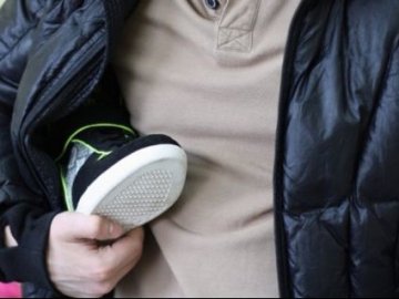 У лучанина вкрали кросівки і сигарети на вокзалі у Львові