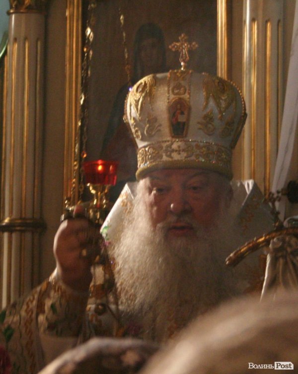 Пасхальна ніч у Луцьку: як святили паски у Покровській церкві. ФОТО