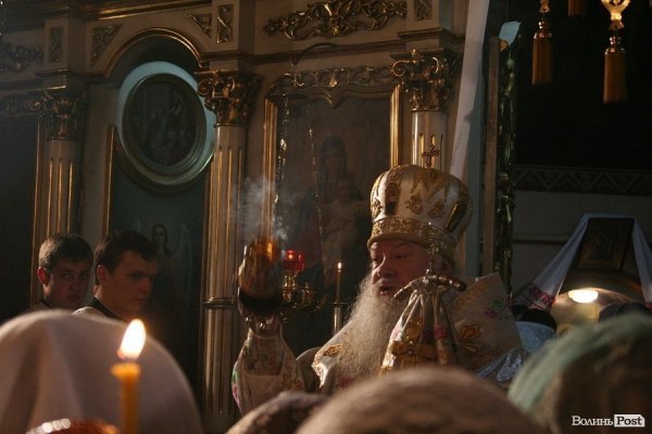 Пасхальна ніч у Луцьку: як святили паски у Покровській церкві. ФОТО