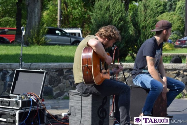У центральному парку Луцька відбувся концерт вуличної музики. ФОТО