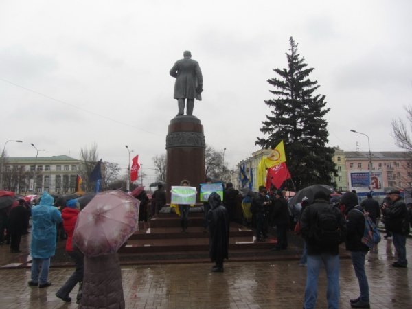 У Донецьку спалили «Януковича». ФОТО. ВІДЕО
