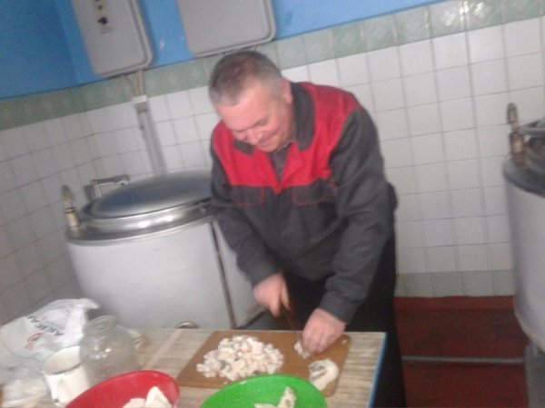 У Торчині наліпили 20 відер вареників для бійців на Схід