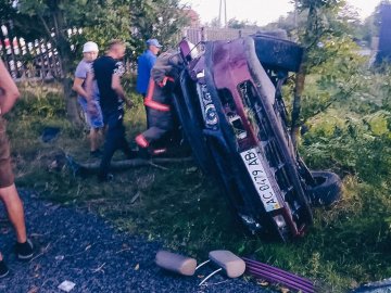 На Волині водій автівки злетів у кювет: одна людина загинула