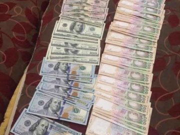 Сказали, за що начальник виконавчої служби Волині вимагав 1,5 тисячі доларів