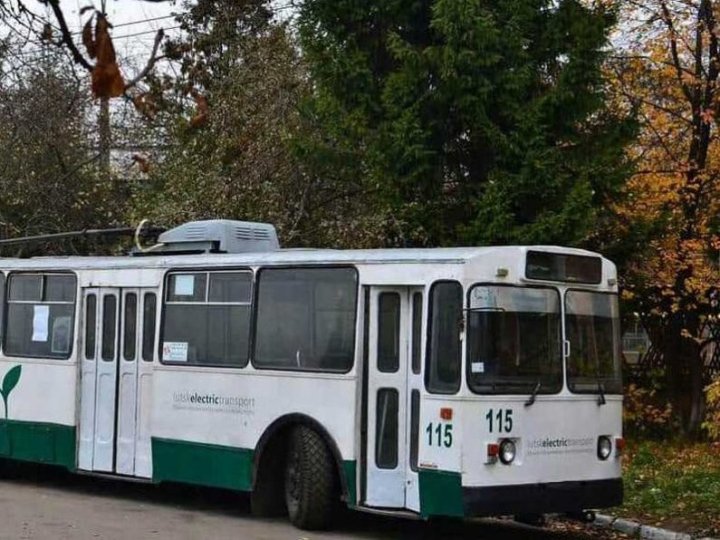 Через пошкодження мережі у Луцьку змінили рух тролейбусів: деталі