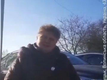 На луцькому авторинку  «для согрєва» торгують сурогатом.ВІДЕО