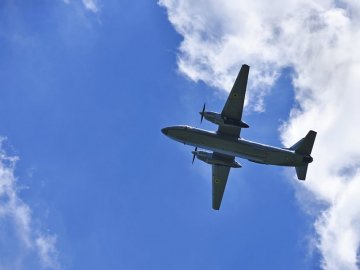 Повітряні піруети у небі над Волинню на світлинах місцевого фотографа