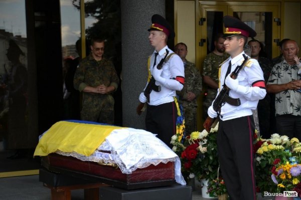 Луцьк попрощався із бійцем батальйону «Айдар», що загинув на Сході. ФОТО
