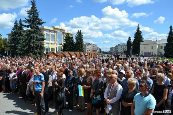 Луцьк попрощався із бійцем батальйону «Айдар», що загинув на Сході. ФОТО