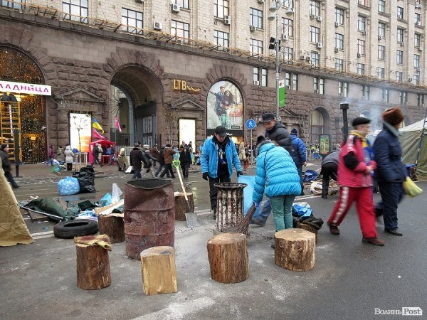 Майдан буденний. НОТАТКИ ОЧЕВИДЦЯ. ФОТО