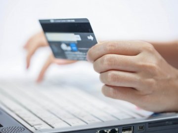 Лучанка віддала шахраям 60 тисяч гривень