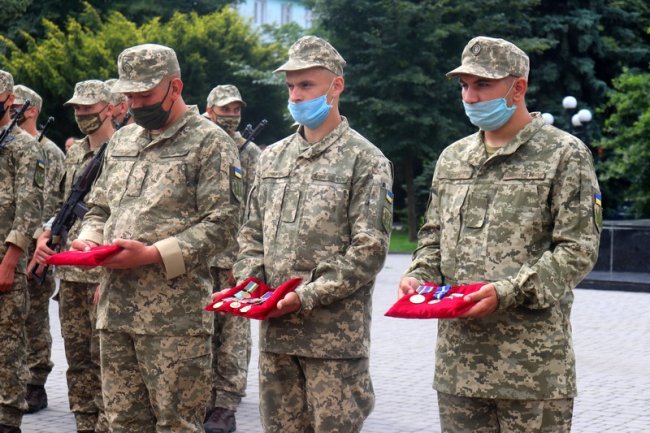 У Володимирі в останню путь провели Героя АТО, який помер від раку. ФОТО