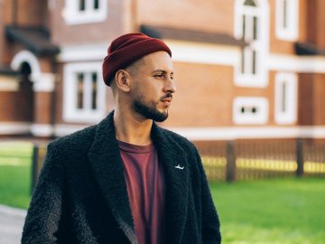 Зірка з Луцька MONATIK показав яскраві фото з відпочинку в Італії