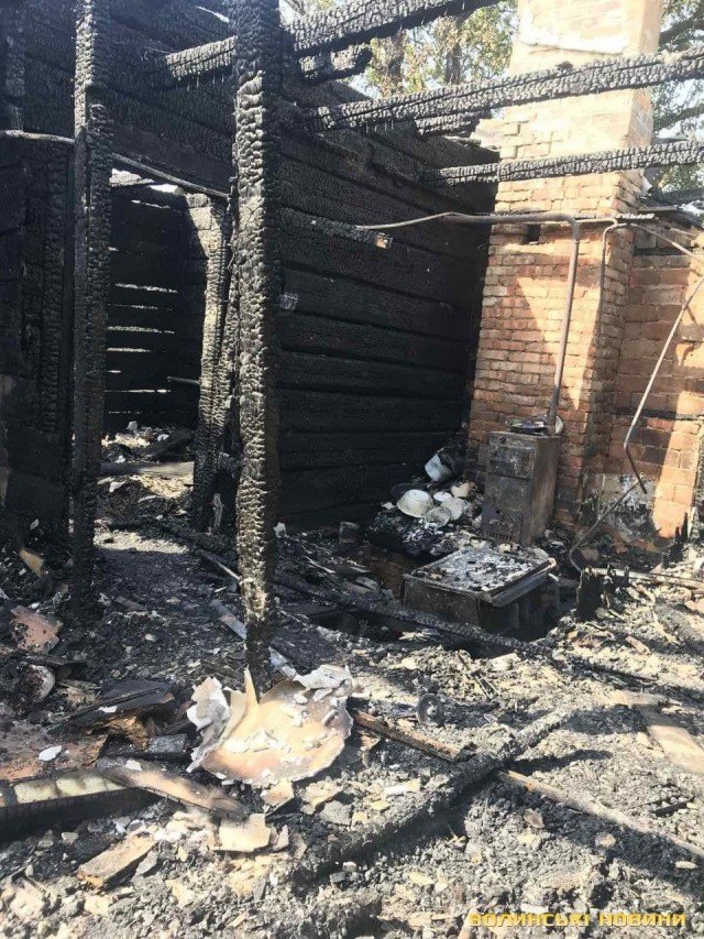 Хата згоріла вщент: багатодітна родина з Волині залишилася без житла. ФОТО