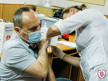 У ВНУ відбулася масова вакцинація працівників. ФОТО